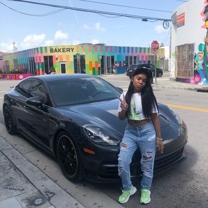 Meet your Posher, Seri